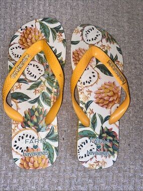 FARM Rio Yellow Floral Print Sandals by Havaianas
